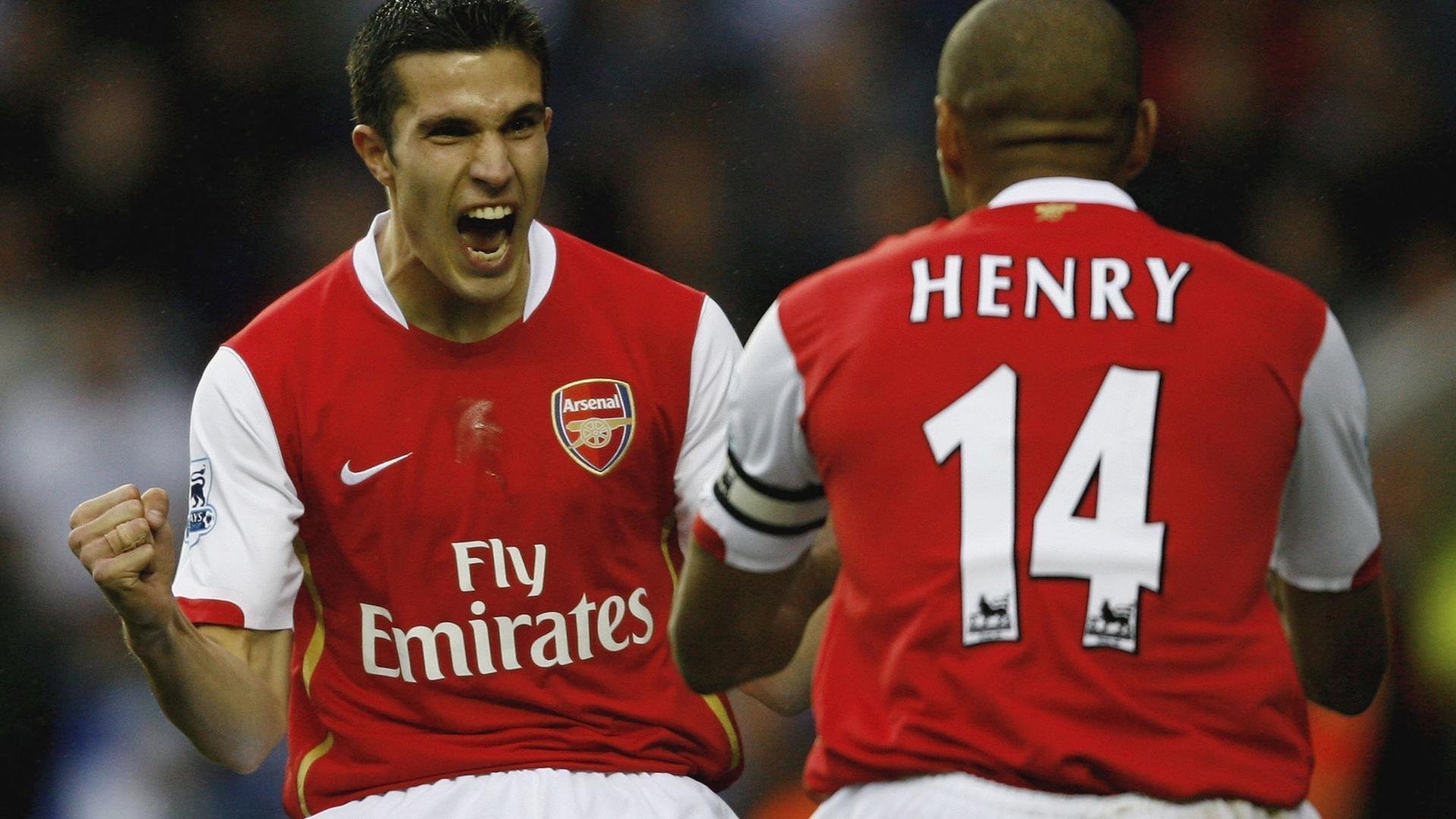 阿森纳盯顶级锋线新目标，却被皇马突然截胡，皇马阿森纳传奇