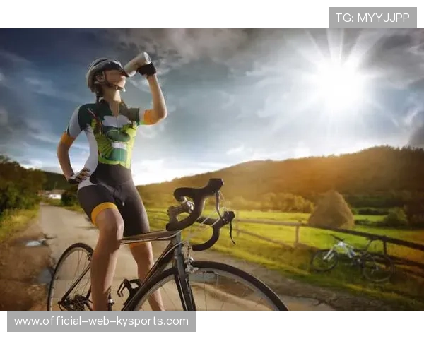 自行车王者的突发“小插曲”：喝水喝太猛竟呛到，运动也要讲科学！